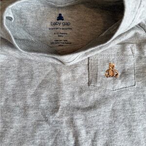 NWOT Baby Gap Gray Long Sleeve w/Pocket 6-12 months